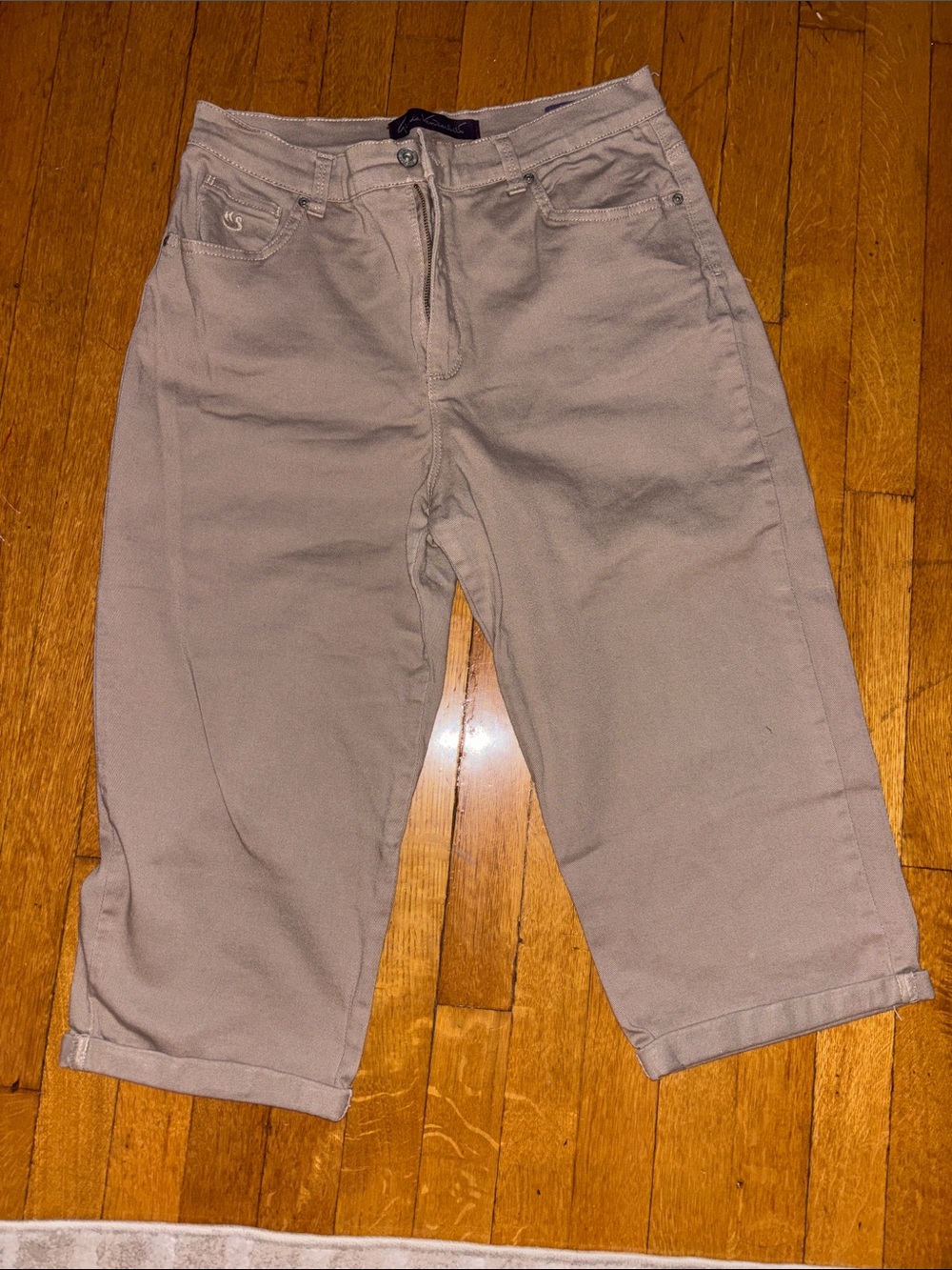 Gloria Vanderbilt Cropped Capris in Taupe / tan